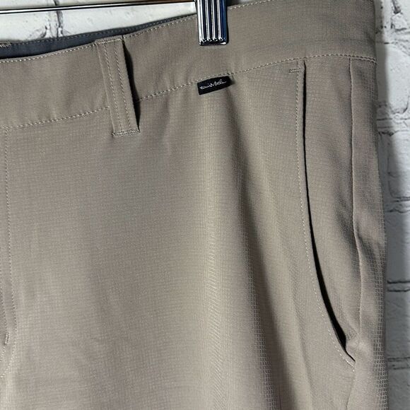 Travis Matthew Men’s Tan Khaki Chino Golf Shorts size 40 - Picture 2 of 5